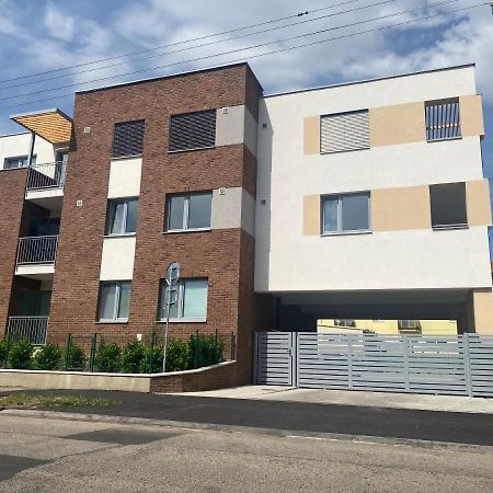 Maja Apartman Dunajská Streda 外观 照片